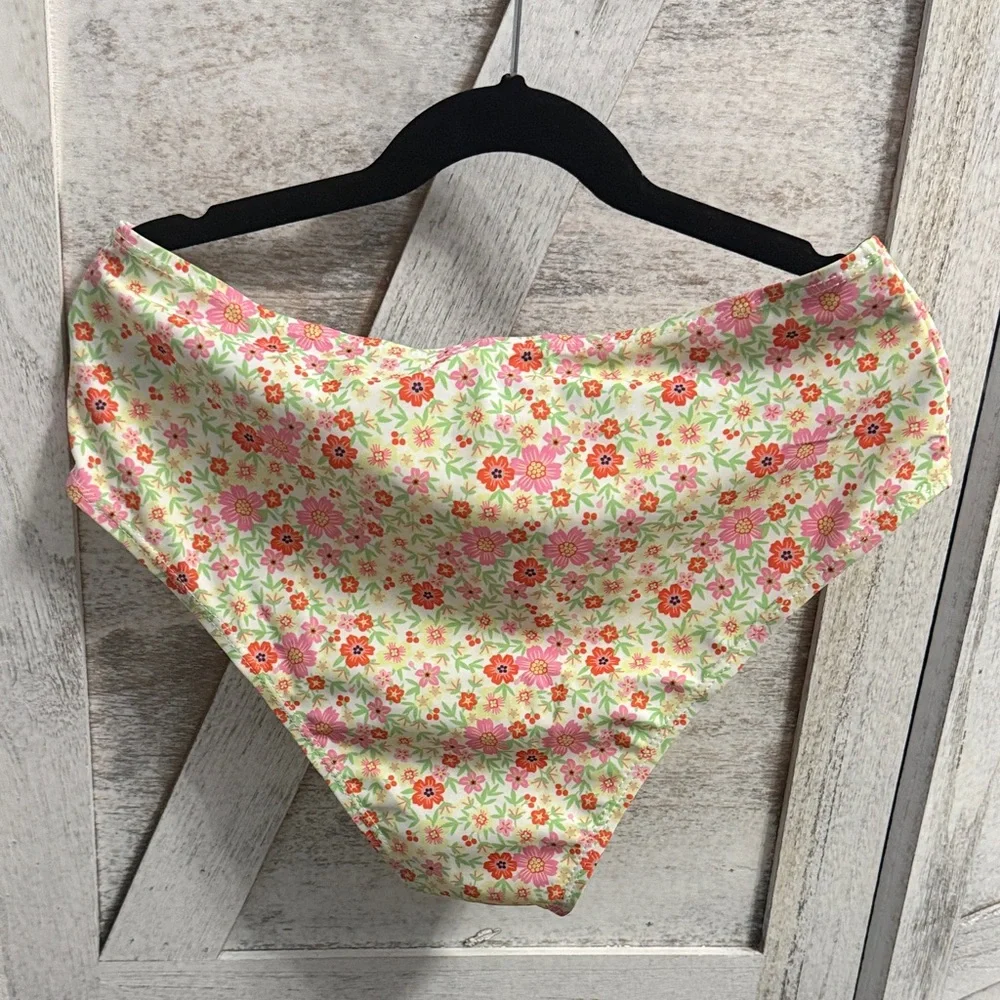 Floral Ruffle Bikini Set - Picture 5 of 12